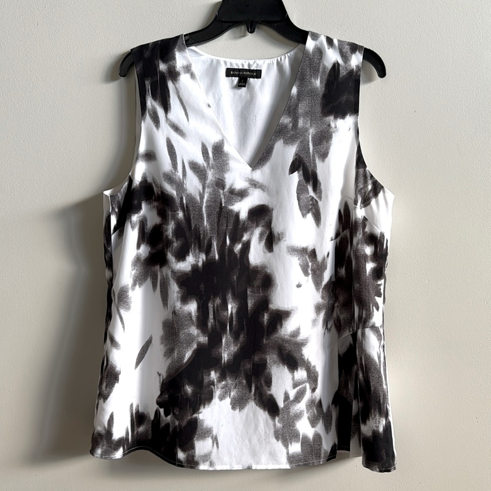Ann Taylor Sleeveless Digital Print Black/White Size L